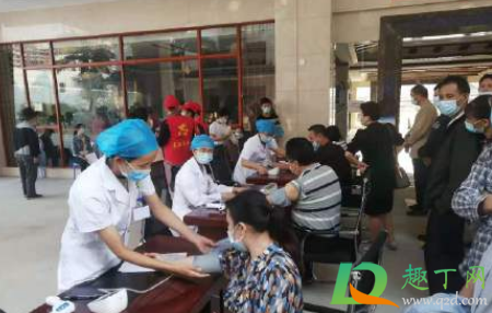 打新冠疫苗发烧能坐飞机吗1