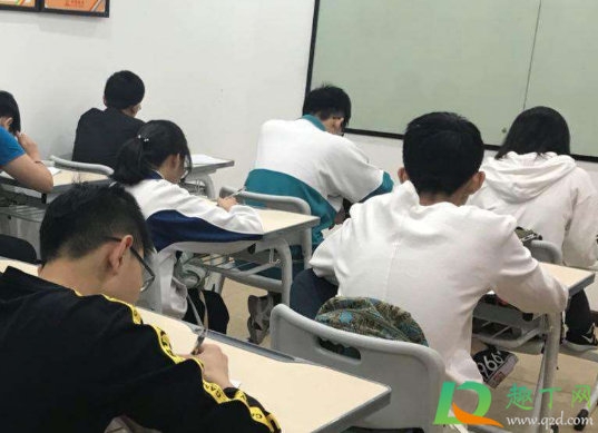 高三复读一年要多少钱1