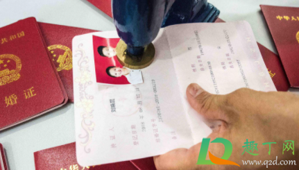 武汉民政局照片现场拍还是自带1