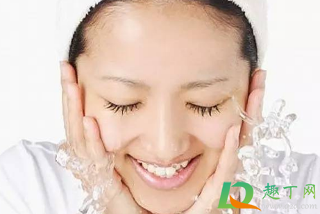 怎么判断脸上有螨虫还是青春痘2