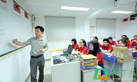 2021退休老师可以办课外辅导班吗2