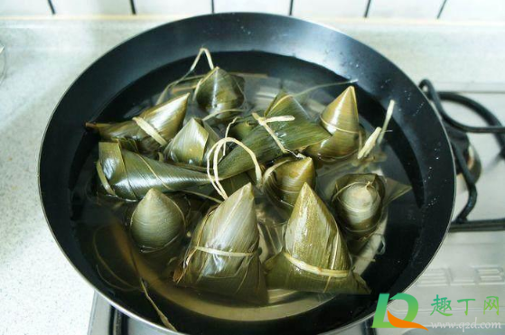 粽子煮的时候要上下翻动吗2