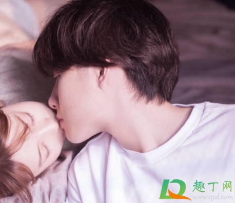 接吻男生伸舌头女生不想张嘴怎么办2