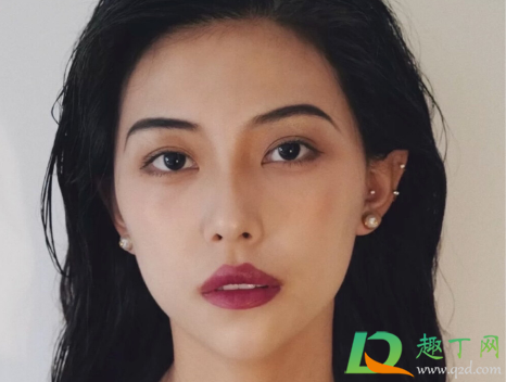 双眼皮贴贴久了可能让眼皮下垂2
