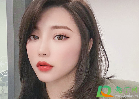锁骨发是剪出来的还是烫的2