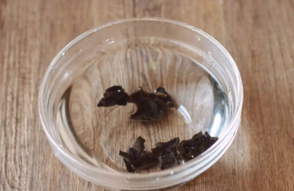 热水泡发木耳好不好2