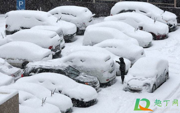 车上积雪过多会把车压坏吗3