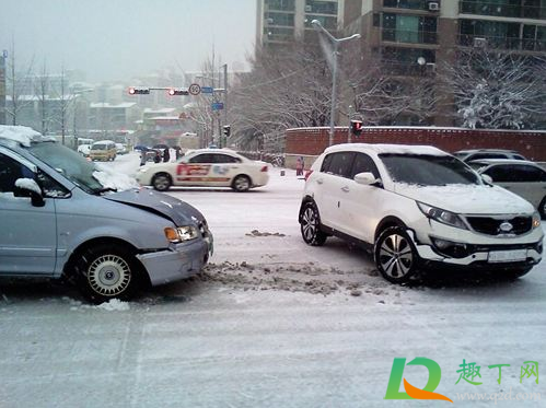 下雪天开车用什么档位3