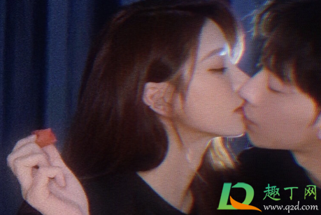接吻男生伸舌头还是女生伸舌头3