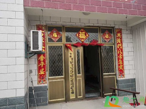 对联贴好了可以撕下来换一副吗3