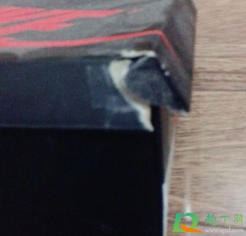 得物鞋盒轻微破损不接受后会有赔偿3