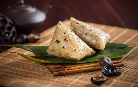 粽子熟了是要泡在原来的水里还是凉水里3