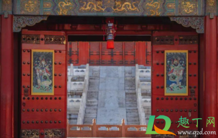 贴门神是除夕晚上还是初一早上3