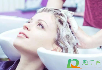 头发上接发用的胶该怎么洗掉4