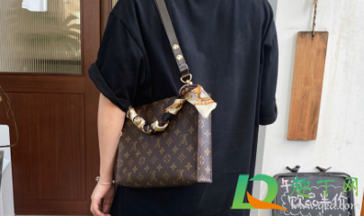 lv洗漱包可以背出去吗9