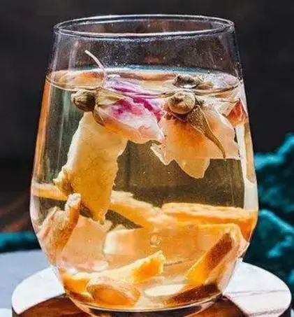 玫瑰花有“搭档”，搭配4物一起泡水喝，好处或能翻倍，不妨一试