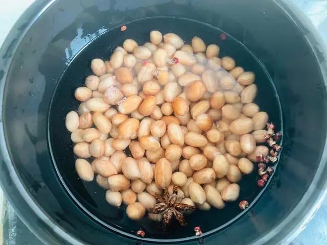 减肥不能碰“花生”吗？提醒：若不想腰上长赘肉，忌6物，吃4果