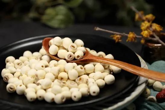 医生提醒：查出肺结节，要尽早远离这2种食物，防范结节增大