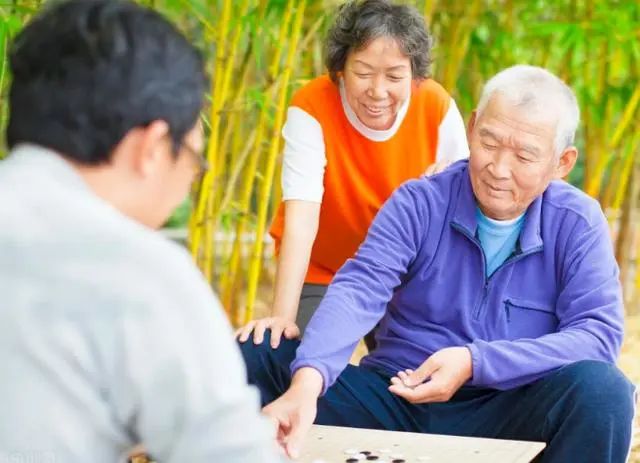 研究发现：长寿关键因素，并非戒烟酒和坚持运动，而是简单2个字
