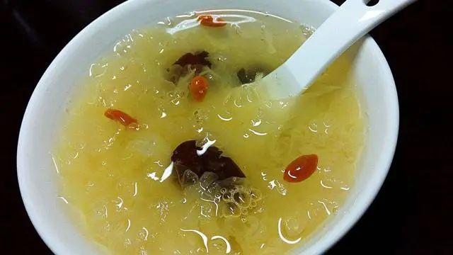 米饭二次加热会致癌？医生：真正不能加热的是这4种食物，要摒弃