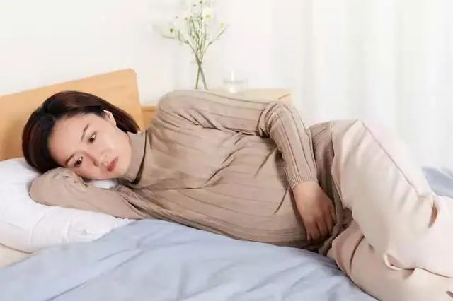 米饭二次加热会致癌？医生：真正不能加热的是这4种食物，要摒弃