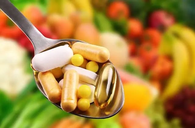 少碰4种维生素！研究发现：乱吃维生素的人，患癌风险增加30%！