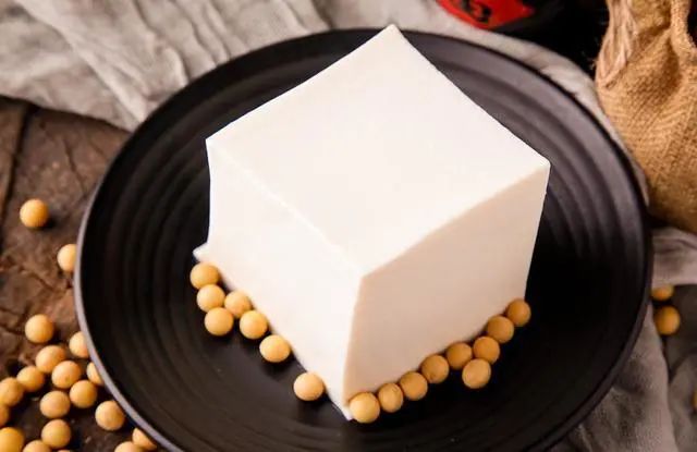 年过50会“断崖式”衰老？提示：5种食物可多吃，越老越要补充