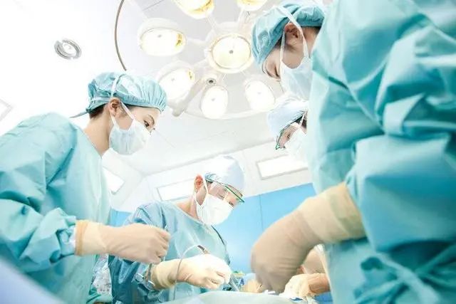 什么是“过度医疗”？专家呼吁：很多手术不该做，很多药也不该吃