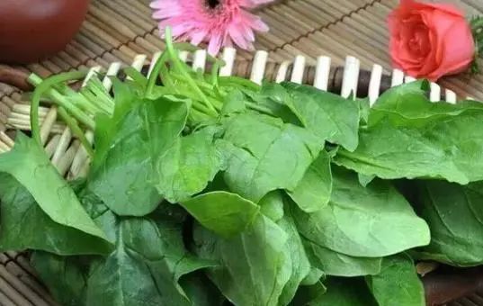 呼吁：7种蔬菜建议少吃或不吃，或会威胁健康，爱吃的人注意了