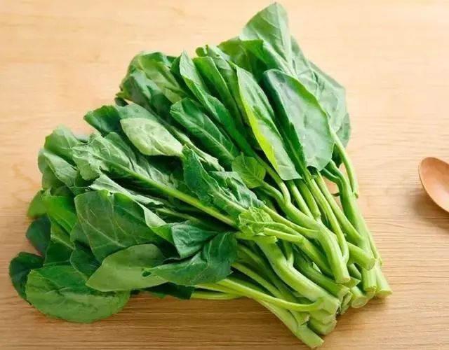 西红柿是甲状腺结节发物吗？医生：不想结节生长，3种蔬菜莫贪吃