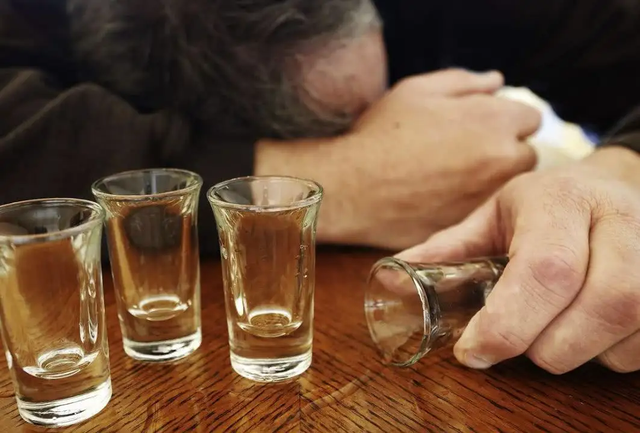 高尿酸能吃西红柿吗？忌口6种食物，帮助稳定尿酸，痛风不敢靠近