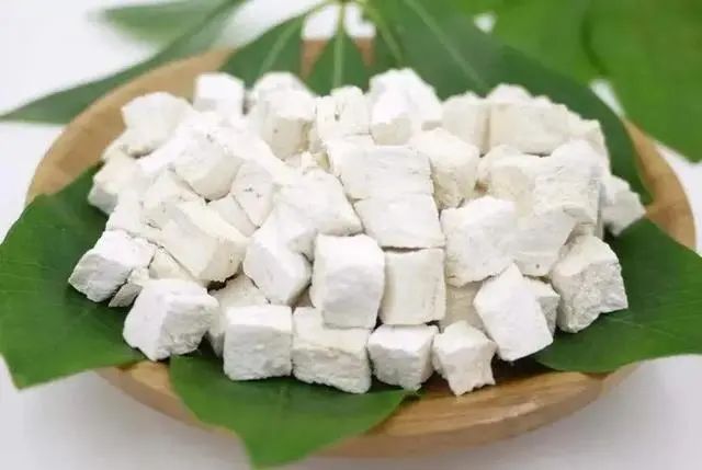 女性过了50岁，2种食物要舍得吃，堪称“天然护骨素”，更显年轻