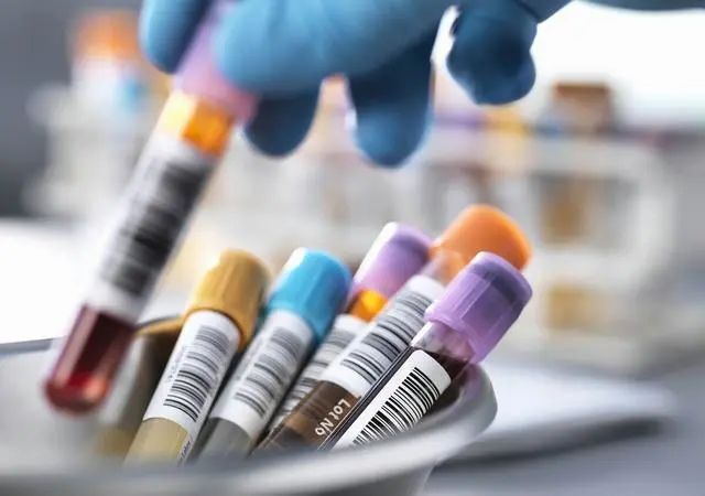 42岁男子不痛不痒，却查出肝癌，医生：身体这3处发臭，早做筛查