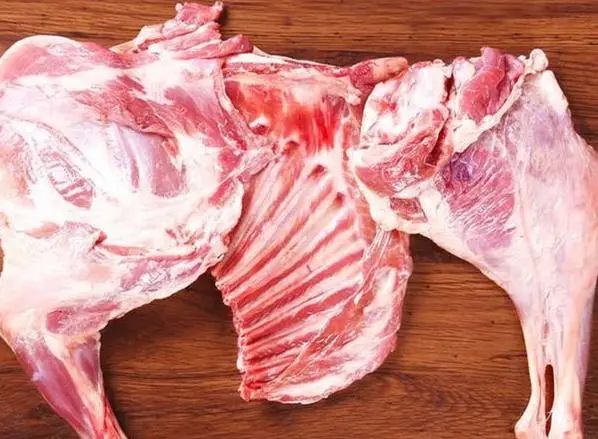 羊肉是癌症的“加速器”？医生提醒：这4种肉，请别再往嘴里塞