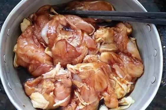 羊肉是癌症的“加速器”？医生提醒：这4种肉，请别再往嘴里塞