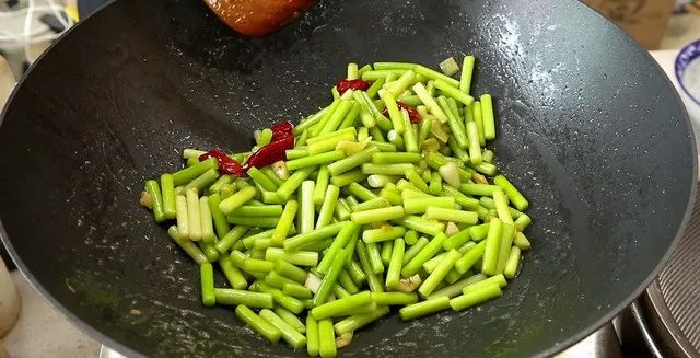 2月4号立春到，老传统：“躲3人，吃3样”，分别指的是什么？