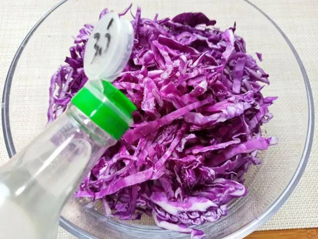 春节大鱼大肉时，别忽略了这道凉拌菜，爽口解腻，成本不过3块钱