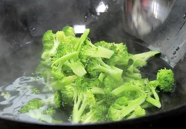春节买菜，有钱没钱，别忘备齐6样，好吃又吉祥，兔年讨个好彩头