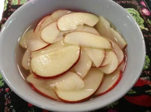 每天吃一个“煮熟”的苹果，坚持半月，“5个甜头”或悄然而至