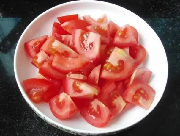 与西红柿相克的食物有哪些？两者最好不要一起食用，尽量引起重视