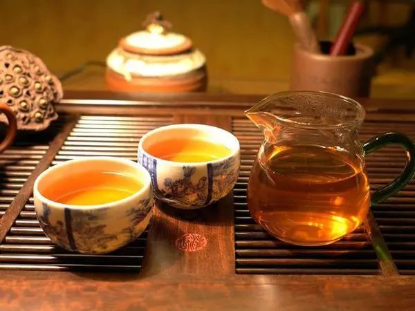 长期喝白开水与长期喝茶的人相比，谁的身体更健康？医生揭晓答案