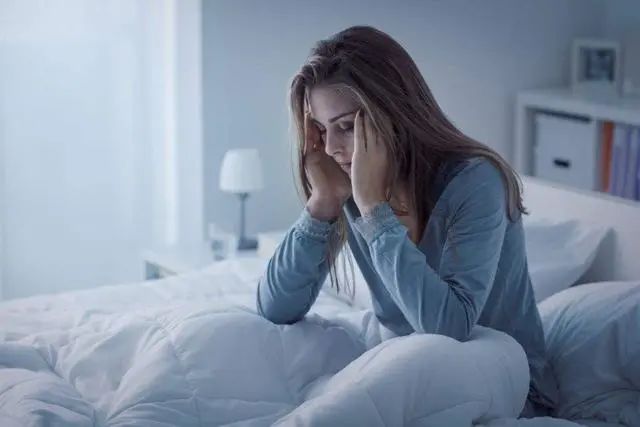 失眠是因为缺少维生素？医生建议：补充3类维生素，或睡得安稳