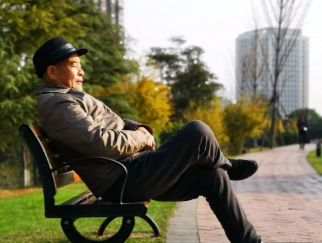 日本人长寿的5个好习惯，晒太阳排第3，榜首被很多人忽视了