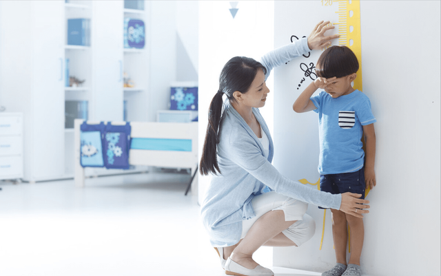 身高“抑制剂”被发现，牛奶也在其中？儿科医生：少让孩子吃