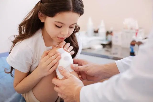 身高“抑制剂”被发现，牛奶也在其中？儿科医生：少让孩子吃