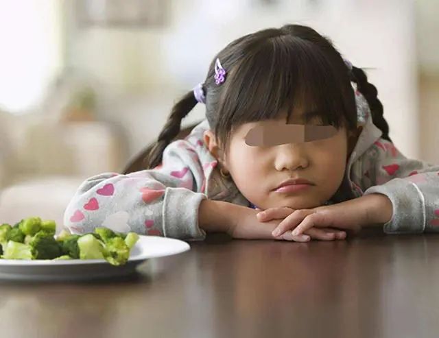 身高“抑制剂”被发现，牛奶也在其中？儿科医生：少让孩子吃