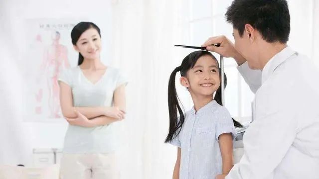 14男孩身高突破175cm，儿科医生：4物是身高“拉长剂”，建议了解
