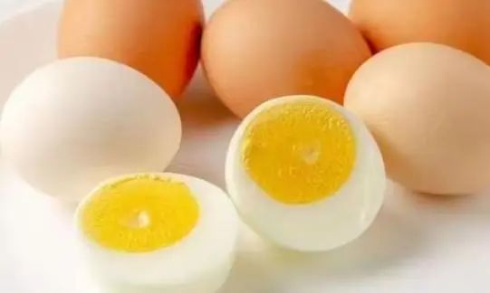 糖尿病不能吃鸡蛋？内科主任：不想血糖“飙升”，这7物嘴下留情