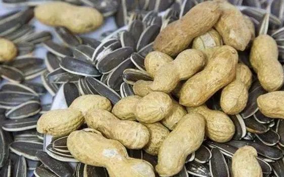 糖尿病不能吃鸡蛋？内科主任：不想血糖“飙升”，这7物嘴下留情