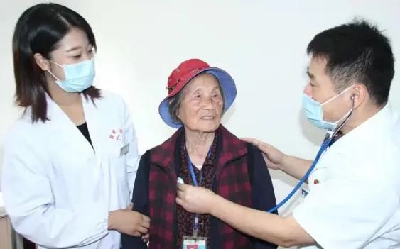 医生提醒：60岁以后做体检，没必要每项都做，做好5个检查即可